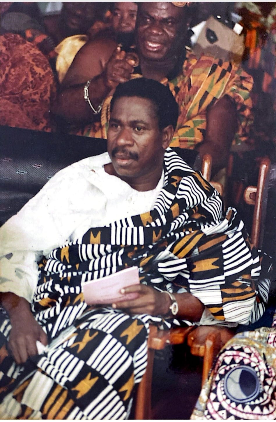 Yao Vivien Komlanvi en tenue traditionnelle togolaise